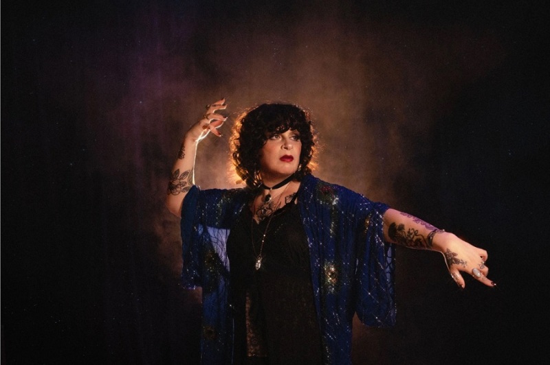 Jessye-DeSilva-Glitter-Up-the-Dark03