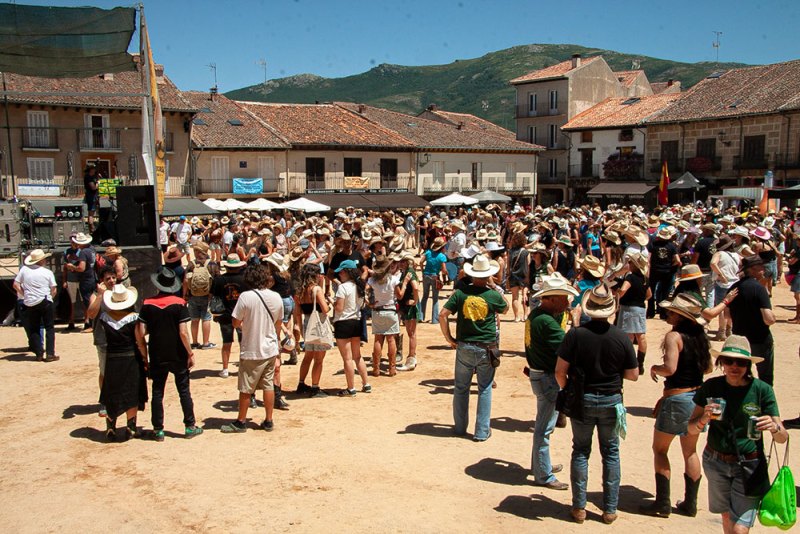 Plaza-pueblo-Huercasa-Riaza