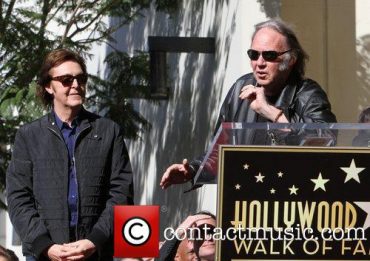 Paul McCartney y Neil Young 2012 MusiCares Person Of The Year, en el Hollywood Hall of Fame