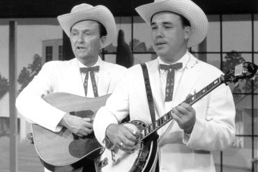 Lester Flatt y Earl Scruggs a la derecha