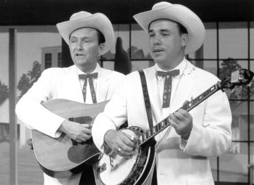 Lester Flatt y Earl Scruggs a la derecha