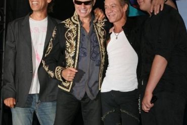 Van Halen, "The Downtown Sessions" de su "A Different Kind of Truth"