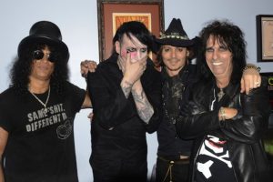 Slash, Marilyn Manson, Johnny Depp y Alice Cooper en el The Metal Hammer Golden Gods Awards 2012 Slash, Marilyn Manson, Johnny Depp y Alice Cooper en el The Metal Hammer Golden Gods Awards 2012