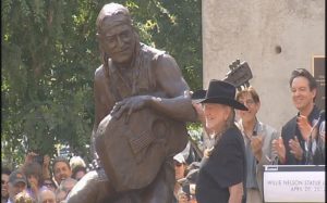 Willie Nelson Statue en Austin, celebrado el 20 de abril de 2012.