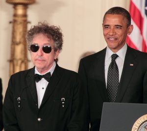 Bob Dylan recibe el "Presidential Medal of Freedom" Medalla de la libertad máximo honor civil en Estados Unidos por parte de Obama 2012