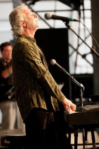 Chuck Leavell pianista de The Rolling Stones en el New Orleans Jazz & Heritage Festival 2012