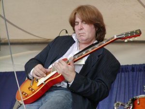 Mick Taylor en plena actuación.