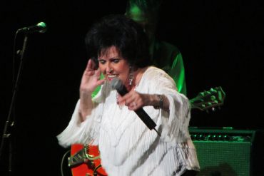 Wanda Jackson durante su concierto en Tenerife, Canarias, el 8 julio 2012