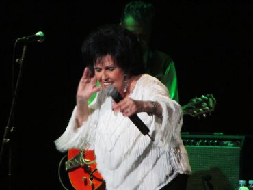 Wanda Jackson durante su concierto en Tenerife, Canarias, el 8 julio 2012