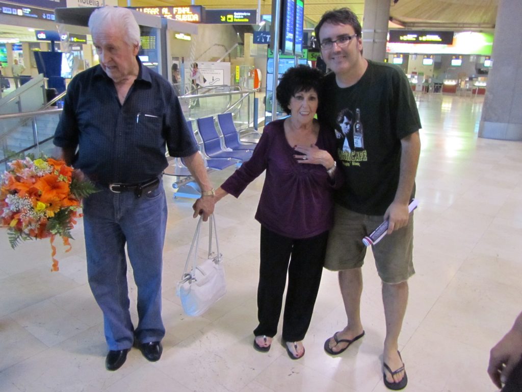 Wanda Jackson y Wendell Goodman con Dirty Rock. Llegada a Tenerife 7 de julio de 2012