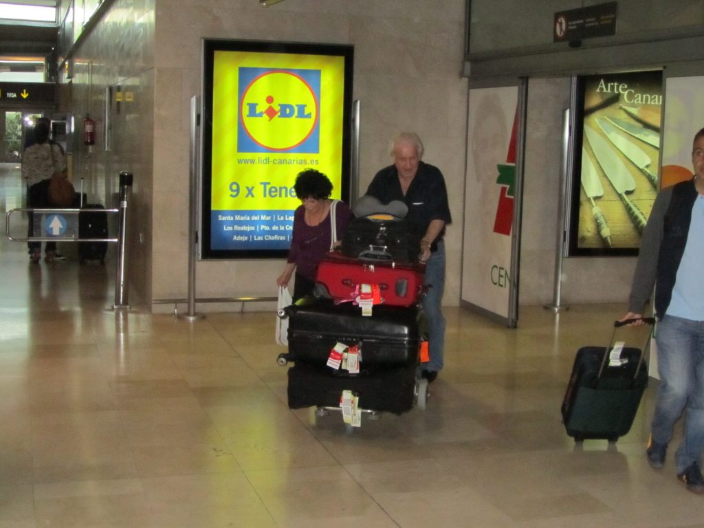 Wanda Jackson y Wendell Goodman llegan a Tenerife, aeropuerto de los Rodeos 7 de julio de 2012