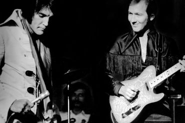 Elvis Presley y James Burton creador del chicken pickin