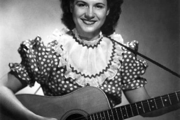 Kitty Wells,la primera super estrella del Country, conocida como The Queen of Country ha muerto