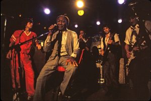 Muddy Waters and the Rolling Stones Live at the Checkerboard Lounge 1981 a la venta el vinilo, DVD y cd