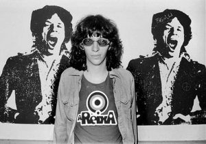 Joey Ramone de Ramones nuevo disco y video póstumo 2012