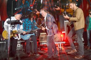 Neil Young & Crazy Horse en el Global Citizen Festival con Foo Fighters, The Black Keys y Band of Horses en Rocking in the Free World Neil Young & Crazy Horse en el Global Citizen Festival con Foo Fighters, The Black Keys y Band of Horses en Rocking in the Free World