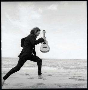 Eddie Vedder Sleeping By Myself de Ukelele Songs nuevo video Eddie Vedder Sleeping By Myself de Ukelele Songs nuevo video