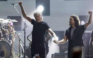 12.12.12 conocido como The Concert for Sandy Relief, Roger Waters y Eddie Vedder