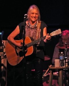 Pegi Young & The Survivors Bracing For Impact 2011 disco de la esposa de Neil Young