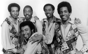 Damon Harris a la derecha, The Temptations ha muerto