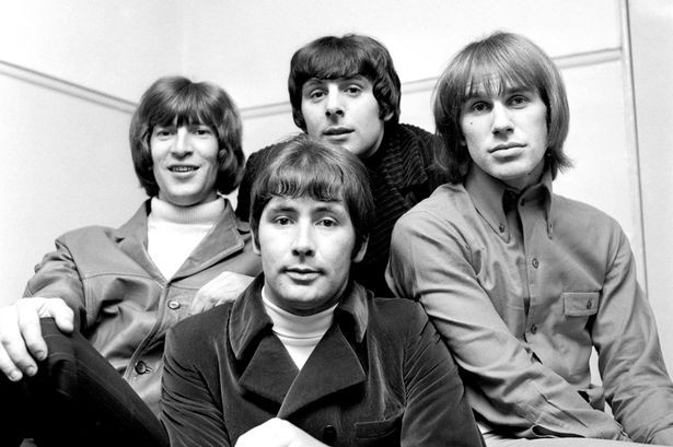 Reg Presley cantante de The Troggs ha muerto, en el centro, parte inferior