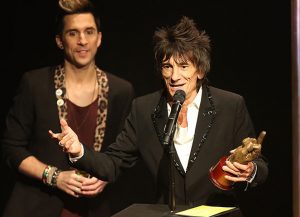 The Rolling Stones ganan dos premios NME 2013, Ronnie Wood en la entrega de premios