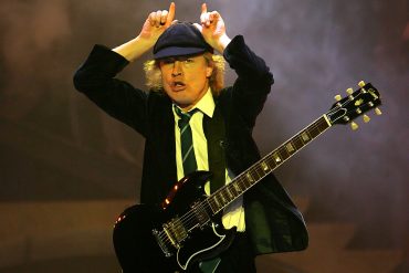 Angus Young, 58 años de Dirty Deed Blues con AC/DC, Let there Be Rock!