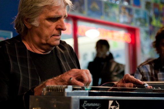 Ben Keith, 76 años de Spirit Road y pedal steel con Neil Young