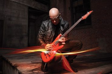 Joe Satriani Unstoppable Momentum, nuevo disco 2013