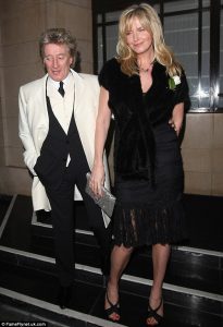 Rod Stewart y Penny Lancaster en la boda de Ronnie Wood