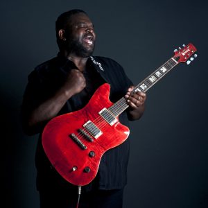 Michael “Iron Man” Burks con su disco póstumo “Show of Strength”, ganador del mejor álbum de Blues y mejor álbum contemporáneo de Blues del año