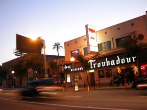 Rod Stewart en el Troubadour de los Angeles presentando Time