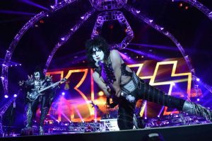 Kiss y su escenario araña en Estocolmo EuroTour 2013
