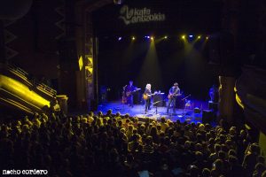 Lucinda Williams en Bilbao con Doug Pettibone