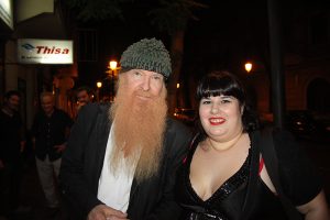 Billy Gibbons en Valencia con  Lorena Mora