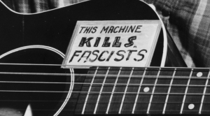 Woody Guthrie, 101 años de Folk Urbano, This machine kills fascists