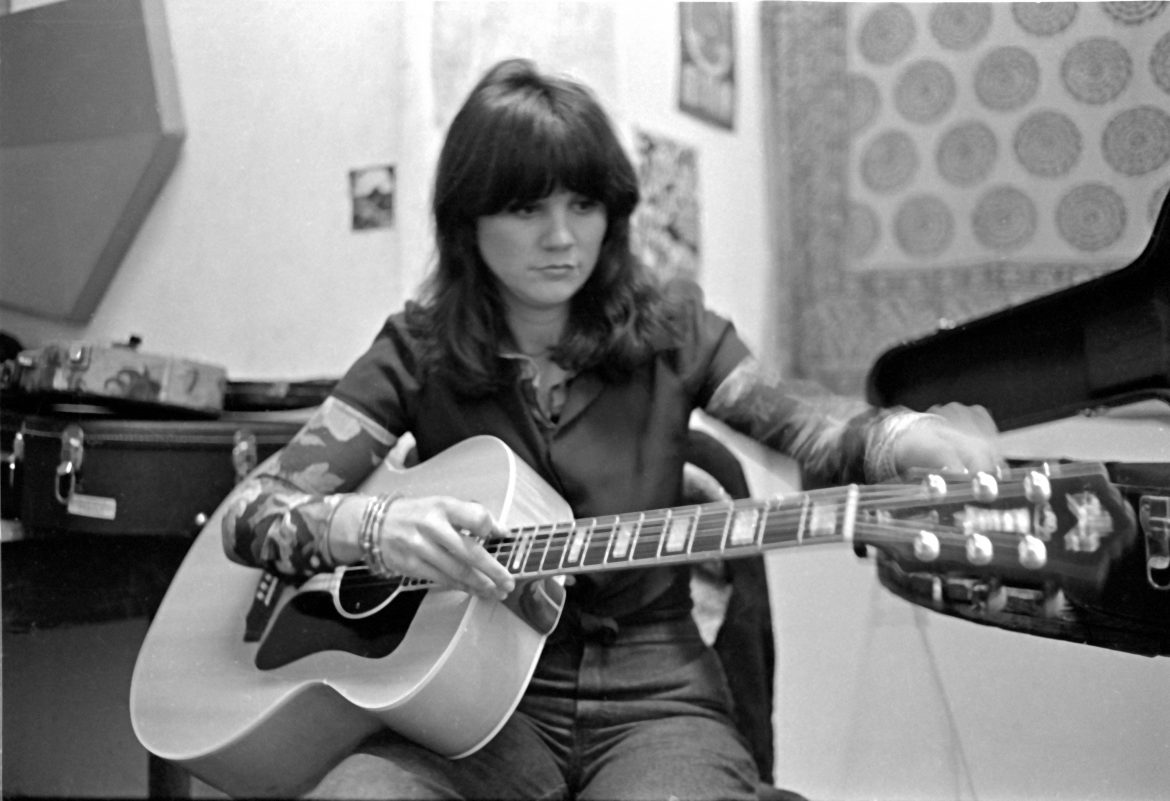 Linda Ronstadt sufre Parkinson y a punto de publicar sus memorias “Simple Dreams”