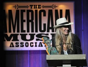 Holly Williams recibiendo el premio Americana a Hank Williams 2013