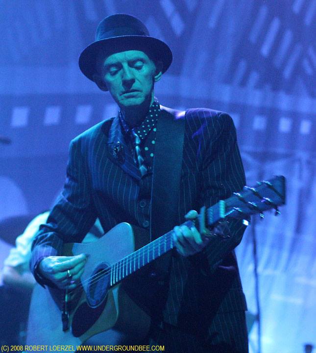 Philip Chevron guitarrista de The Pogues ha muerto