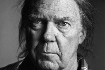 Neil Young celebra hoy su 68 cumpleaños