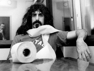 "Zappae" bacteria causante del acné en honor a Frank Zappa