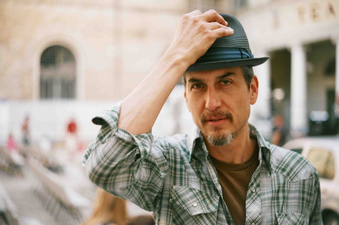 Howe Gelb y su gira española para presentar "The Coincidentalist"