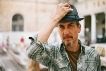 Howe Gelb y su gira española para presentar "The Coincidentalist"