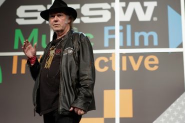 Neil Young confirma nuevo disco “A Letter Home” y nuevo libro “Special Deluxe”
