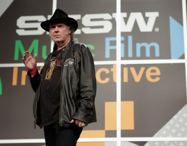 Neil Young confirma nuevo disco “A Letter Home” y nuevo libro “Special Deluxe”