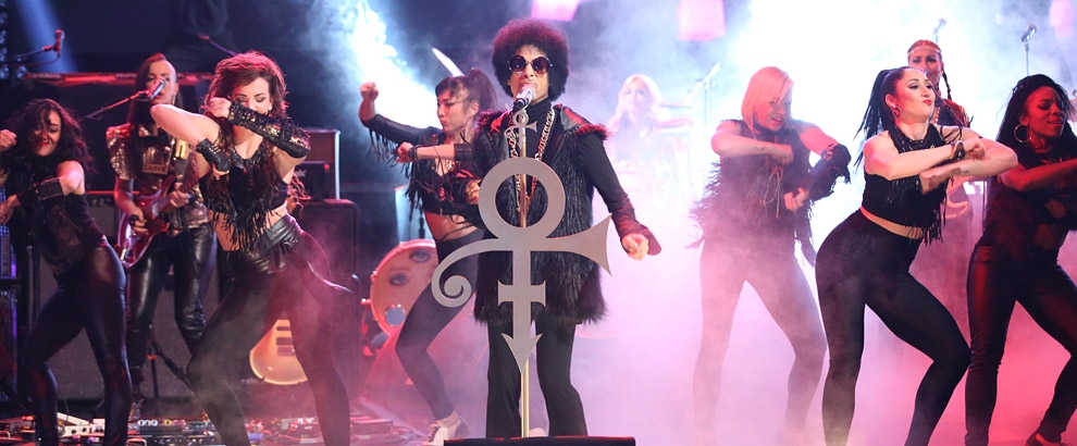 Prince interpreta una nueva canción "Funknroll"