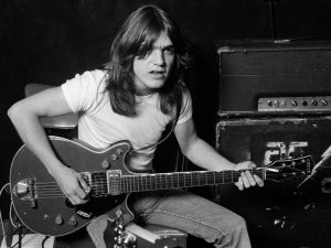 Malcolm Young de AC/DC pudo haber sufrido un derrame cerebral