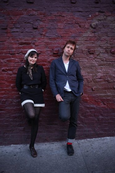 Chuck Prophet está grabando nuevo disco de estudio. En la foto junto a su esposa Stephanie Finch