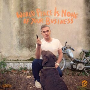 Morrisey muestra la portada de su nuevo disco World Peace Is None of Your Business