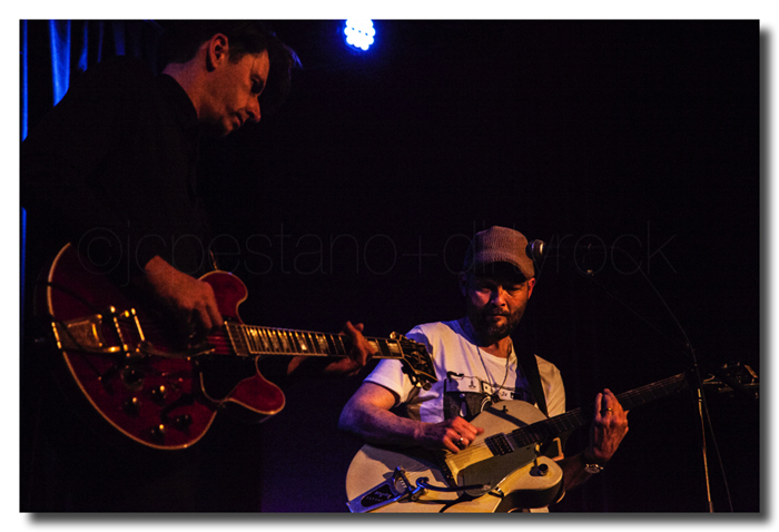 Ben Watt con Bernard Butler durante un concierto en California